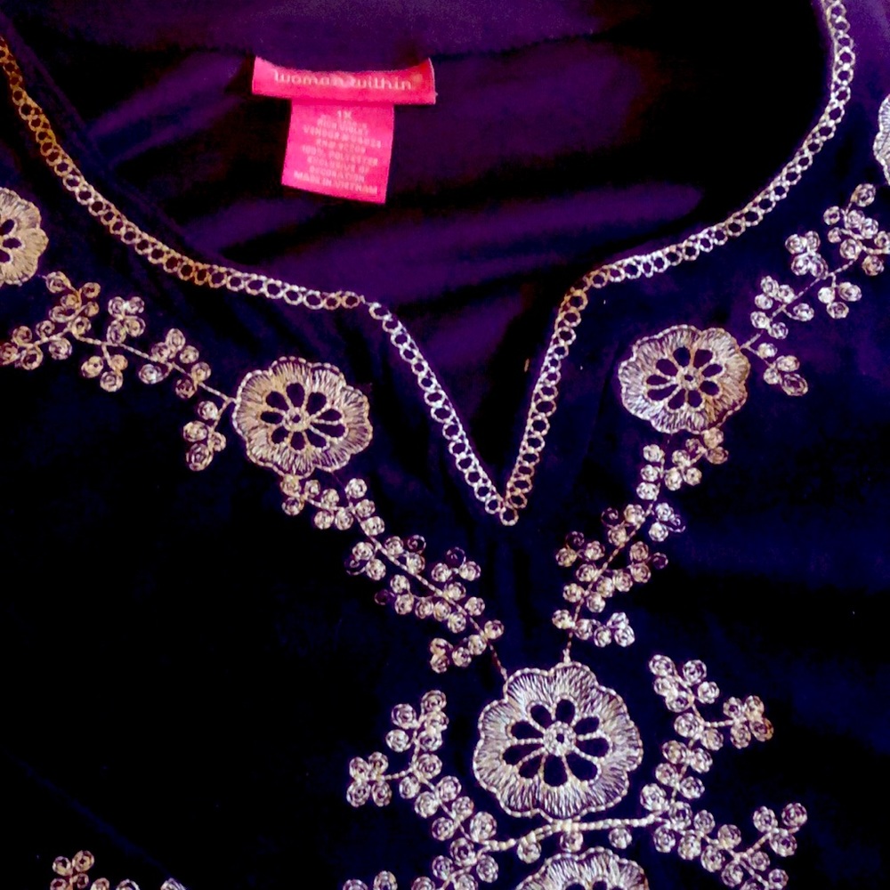 Purple velour top in large 1x size. 3:4 sleeves with white embroidery